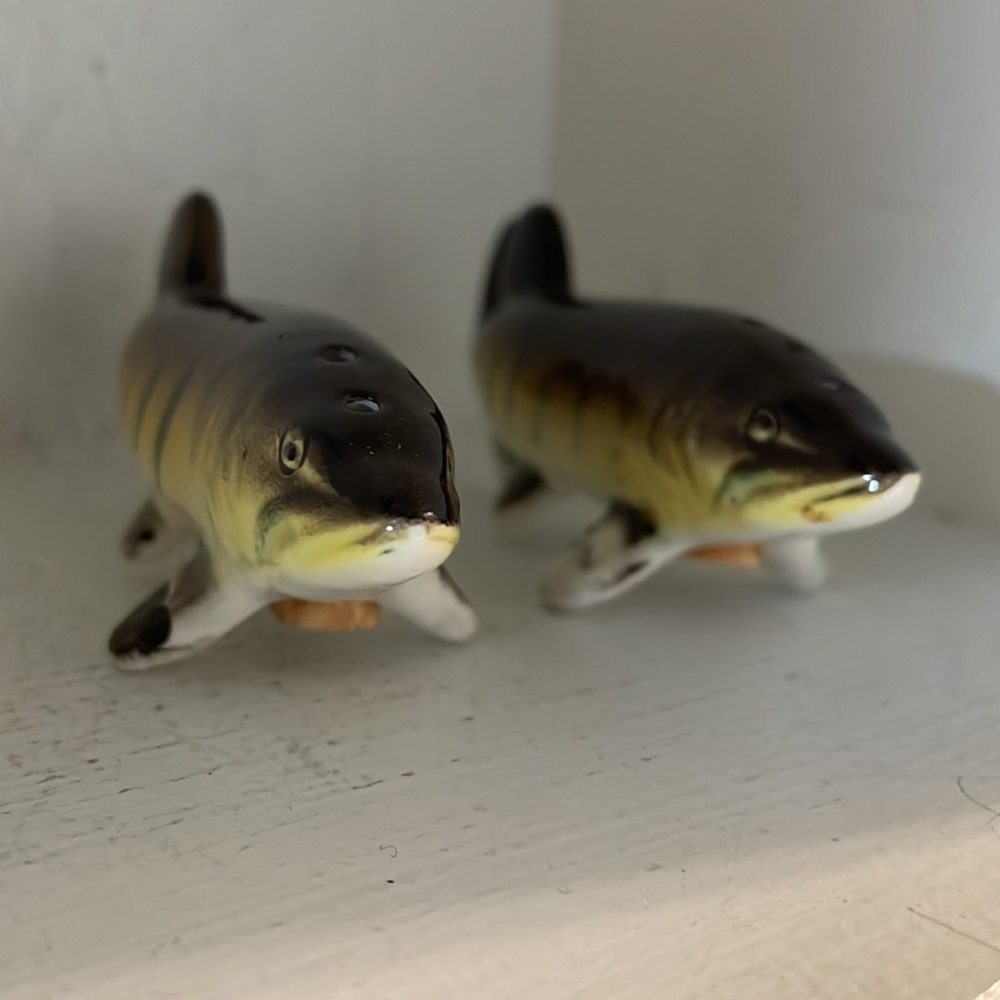 Fish salt & pepper shakers - Picture 3 of 6